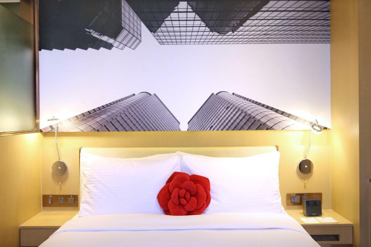 Butterfly On Waterfront Boutique Hotel Sheung Wan Hong Kong Room photo